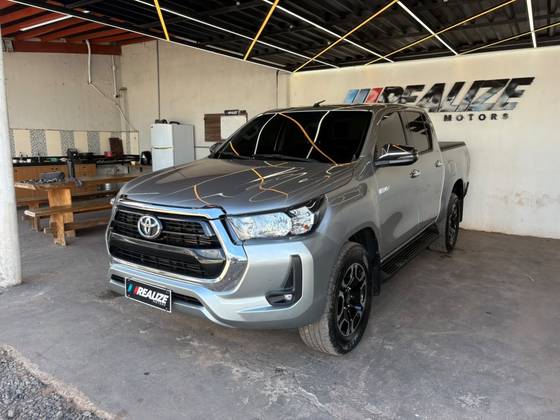 TOYOTA HILUX 2.8 D-4D TURBO DIESEL CD SRV 4X4 AUTOMÁTICO TOYOTA HILUX 2.8 D-4D TURBO DIESEL CD SRV 4X4 AUTOMÁTICO